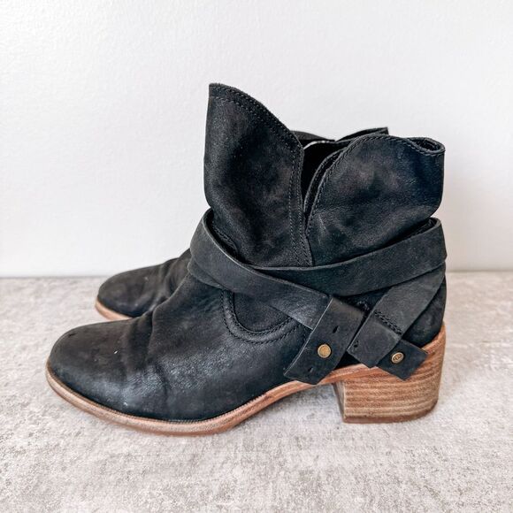 Ugg Black Ankle Boot Leather Size 8.5 - Picture 1 of 6